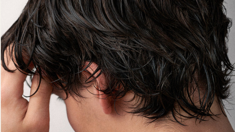 Dandruff or Dry Scalp: How to Tell The Difference